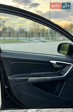 Универсал Volvo V60 Cross Country 2017 в 