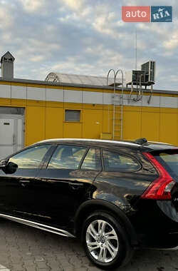 Универсал Volvo V60 Cross Country 2017 в 