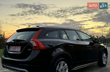 Универсал Volvo V60 Cross Country 2017 в 