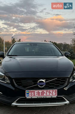 Универсал Volvo V60 Cross Country 2017 в 