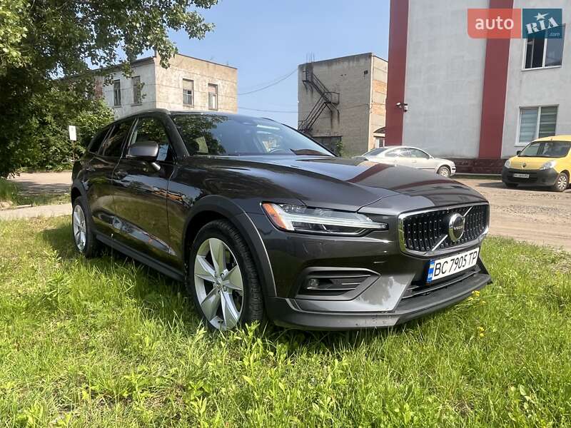 Volvo V60 Cross Country 2022