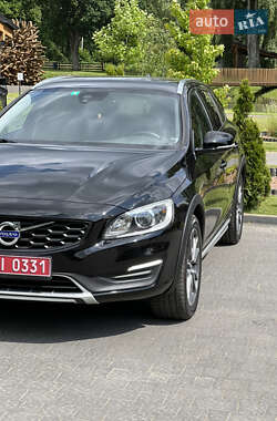 Универсал Volvo V60 Cross Country 2016 в 