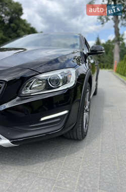 Универсал Volvo V60 Cross Country 2016 в 