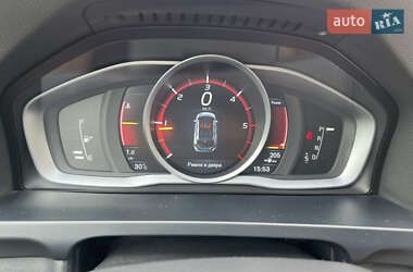 Универсал Volvo V60 Cross Country 2016 в 