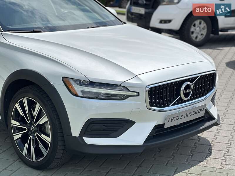 Универсал Volvo V60 Cross Country 2020 в Хмельницком