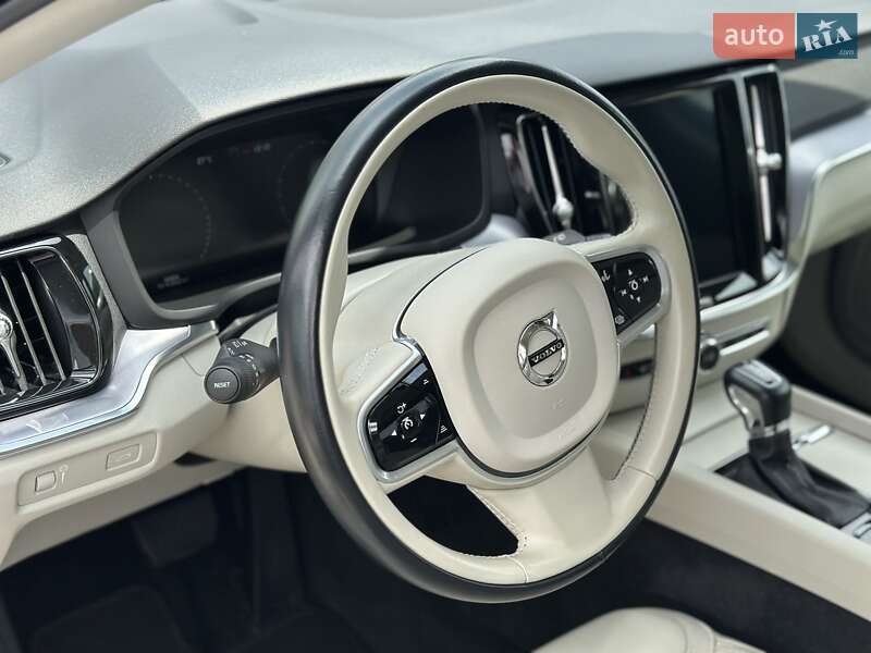 Универсал Volvo V60 Cross Country 2020 в Хмельницком