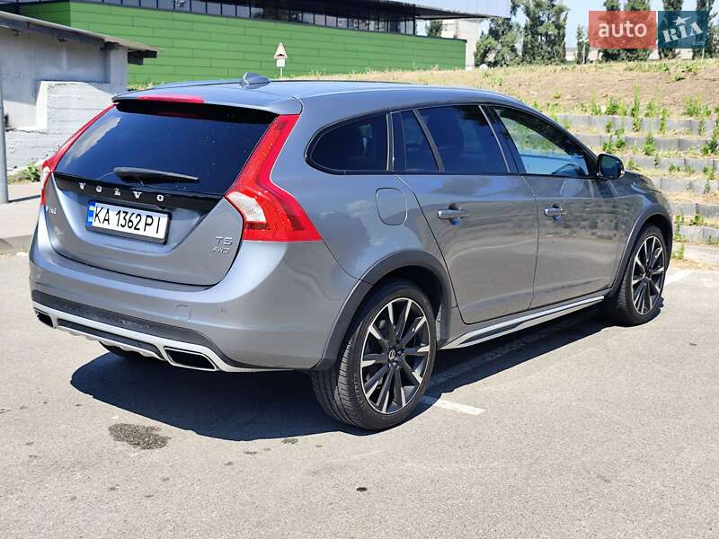 Универсал Volvo V60 Cross Country 2015 в Киеве