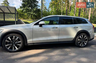 Универсал Volvo V60 Cross Country 2019 в 