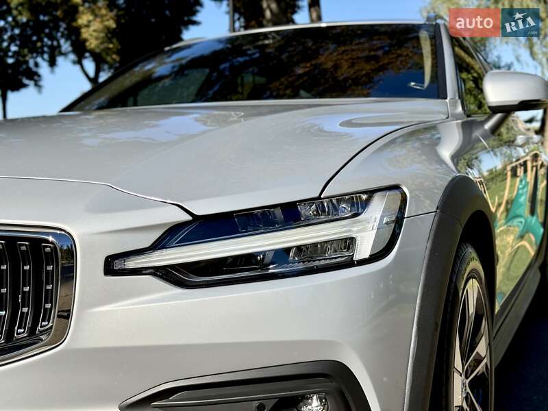 Универсал Volvo V60 Cross Country 2024 в Киеве