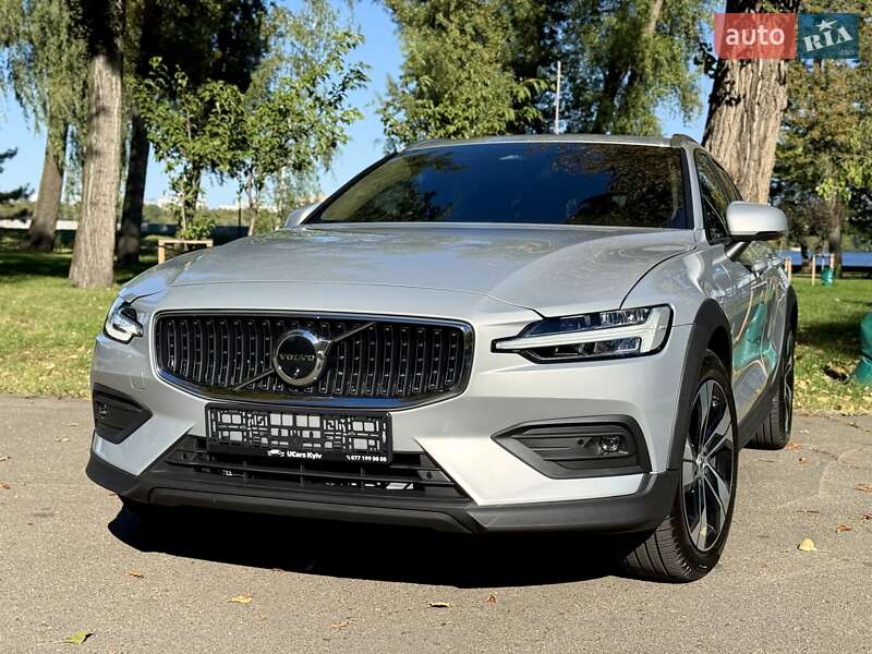 Универсал Volvo V60 Cross Country 2024 в Киеве