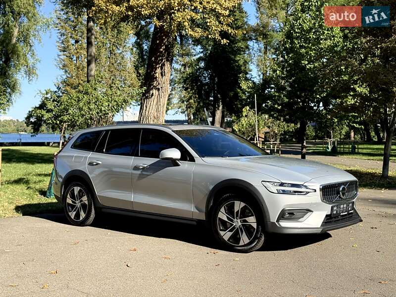 Универсал Volvo V60 Cross Country 2024 в Киеве