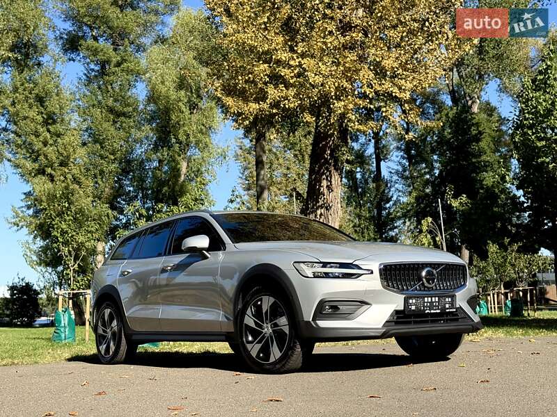 Универсал Volvo V60 Cross Country 2024 в Киеве