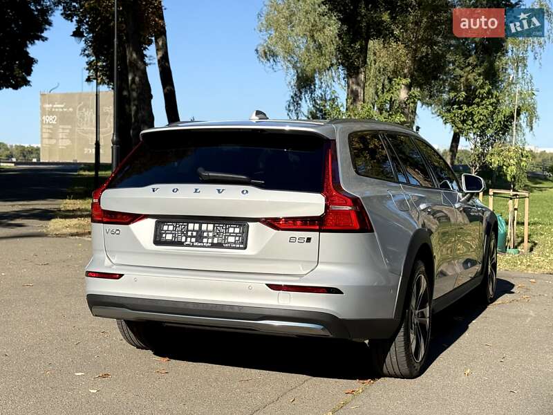 Универсал Volvo V60 Cross Country 2024 в Киеве