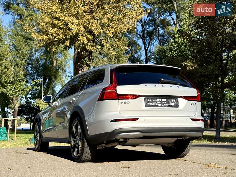 Универсал Volvo V60 Cross Country 2024 в Киеве