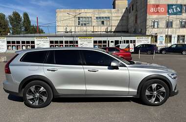 Универсал Volvo V60 Cross Country 2020 в 