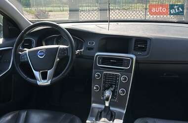 Универсал Volvo V60 Cross Country 2016 в 
