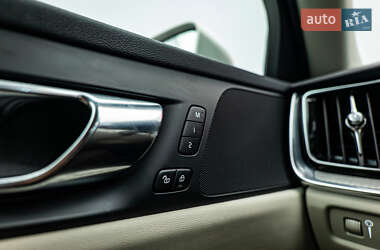 Универсал Volvo V60 Cross Country 2020 в 