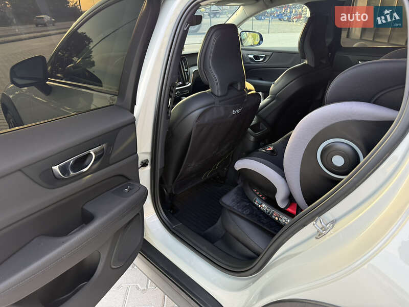 Универсал Volvo V60 Cross Country 2020 в Тернополе