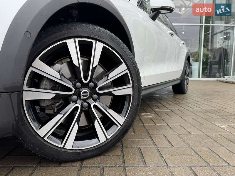 Универсал Volvo V60 Cross Country 2020 в Киеве фото 2 Универсал Volvo V60 Cross Country 2020 в Киеве