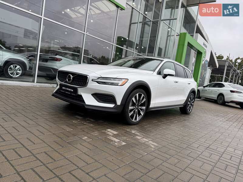 Универсал Volvo V60 Cross Country 2020 в Киеве фото 15 Универсал Volvo V60 Cross Country 2020 в Киеве