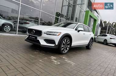 Универсал Volvo V60 Cross Country 2020 в 