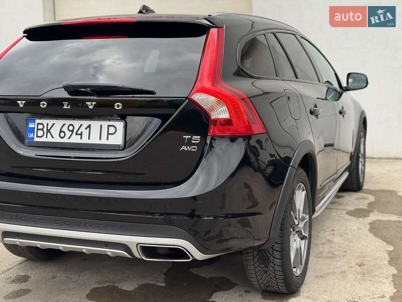 Универсал Volvo V60 Cross Country 2018 в Сарнах фото 39 Универсал Volvo V60 Cross Country 2018 в Сарнах
