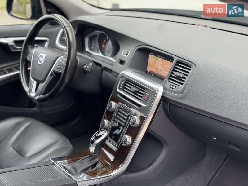 Универсал Volvo V60 Cross Country 2018 в Сарнах фото 52 Универсал Volvo V60 Cross Country 2018 в Сарнах