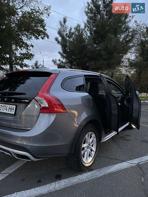 Универсал Volvo V60 Cross Country 2017 в Одессе фото 23 Универсал Volvo V60 Cross Country 2017 в Одессе