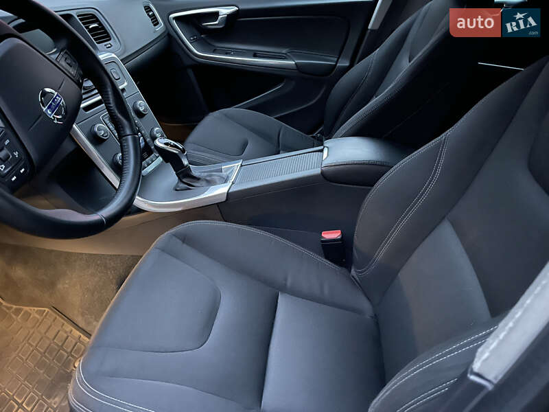 Универсал Volvo V60 Cross Country 2017 в Одессе фото 33 Универсал Volvo V60 Cross Country 2017 в Одессе