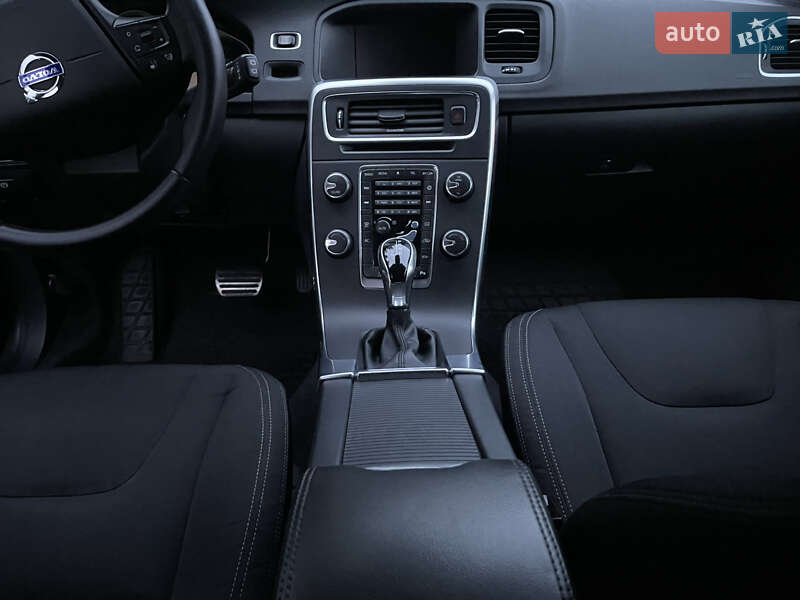Универсал Volvo V60 Cross Country 2017 в Одессе фото 39 Универсал Volvo V60 Cross Country 2017 в Одессе