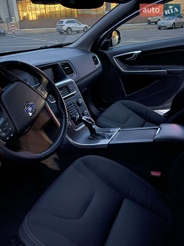 Универсал Volvo V60 Cross Country 2017 в Одессе фото 45 Универсал Volvo V60 Cross Country 2017 в Одессе