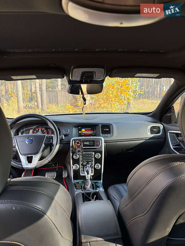 Универсал Volvo V60 Cross Country 2015 в Киеве фото 9 Универсал Volvo V60 Cross Country 2015 в Киеве