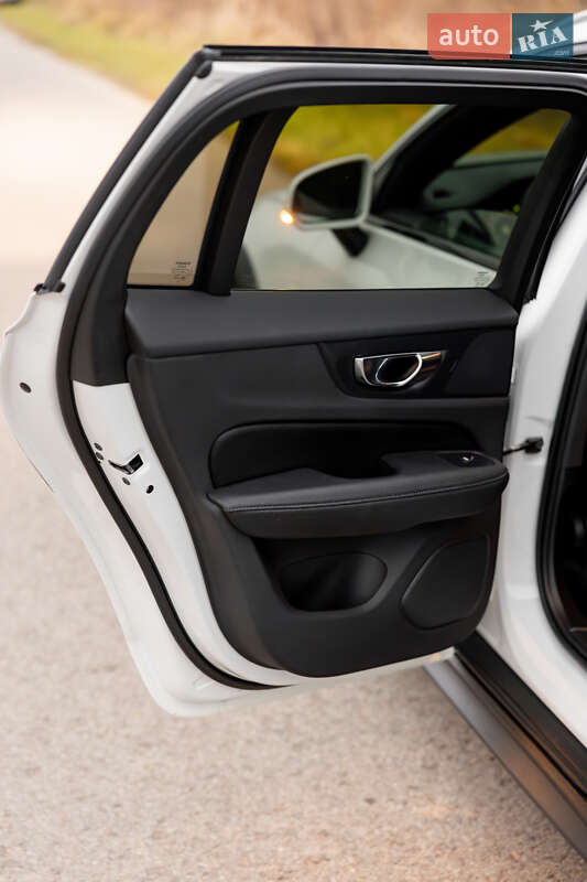 Универсал Volvo V60 Cross Country 2019 в Львове фото 34 Универсал Volvo V60 Cross Country 2019 в Львове
