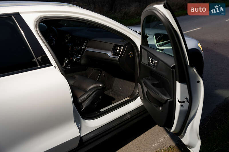 Универсал Volvo V60 Cross Country 2019 в Львове фото 40 Универсал Volvo V60 Cross Country 2019 в Львове