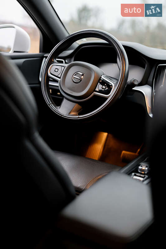 Универсал Volvo V60 Cross Country 2019 в Львове фото 42 Универсал Volvo V60 Cross Country 2019 в Львове