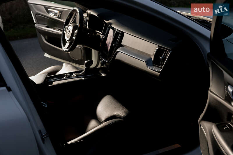 Универсал Volvo V60 Cross Country 2019 в Львове фото 95 Универсал Volvo V60 Cross Country 2019 в Львове