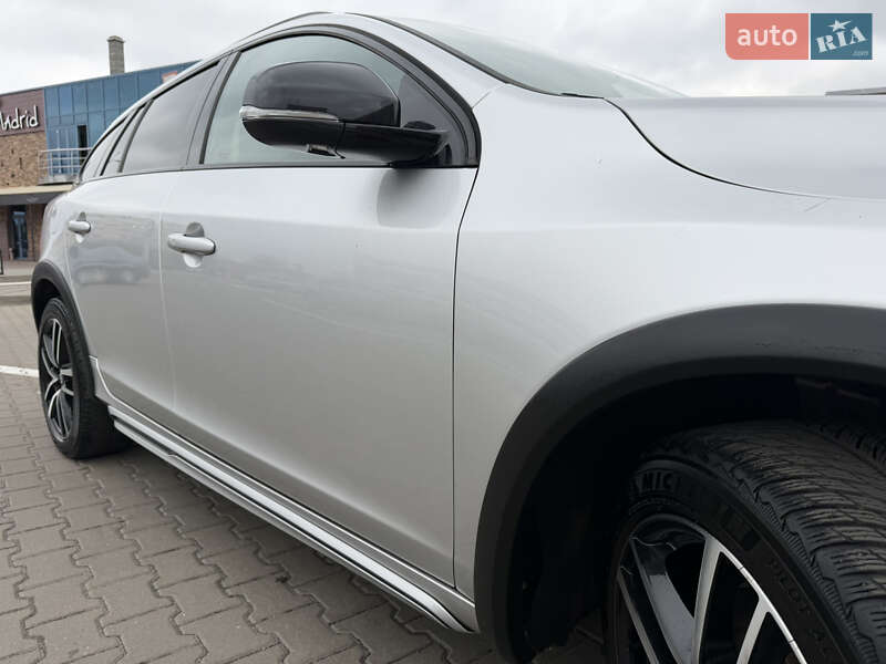 Універсал Volvo V60 Cross Country 2017 в Києві фото 20 Універсал Volvo V60 Cross Country 2017 в Києві