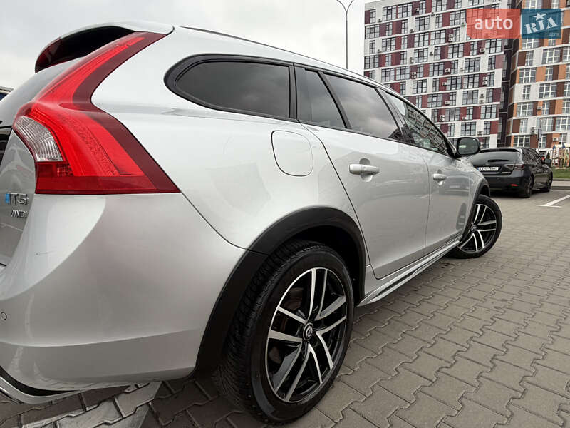 Універсал Volvo V60 Cross Country 2017 в Києві фото 22 Універсал Volvo V60 Cross Country 2017 в Києві