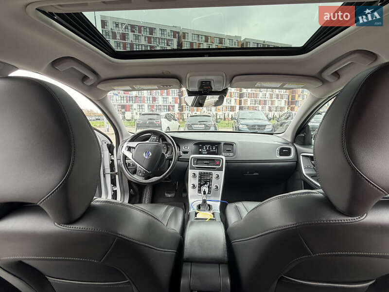 Універсал Volvo V60 Cross Country 2017 в Києві фото 32 Універсал Volvo V60 Cross Country 2017 в Києві