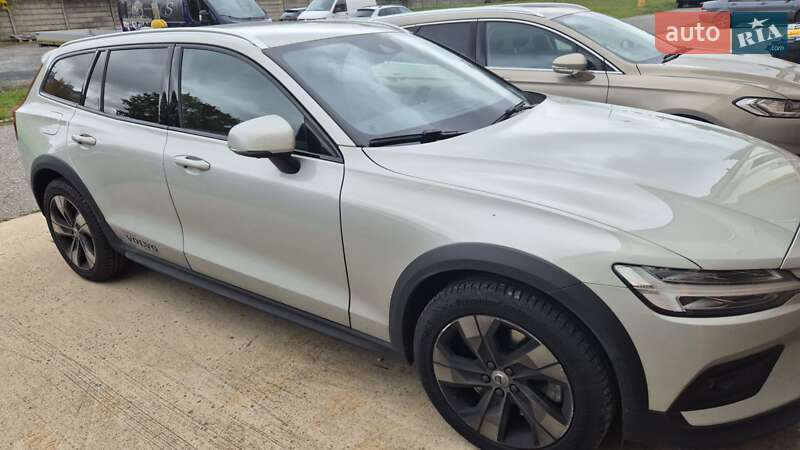 Универсал Volvo V60 Cross Country 2020 в Киеве фото 5 Универсал Volvo V60 Cross Country 2020 в Киеве