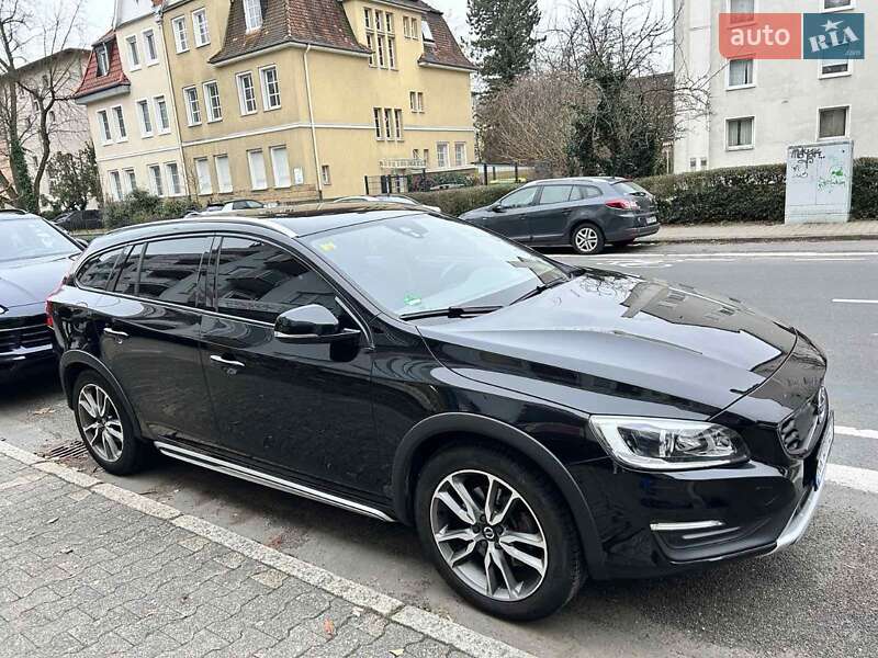 Универсал Volvo V60 Cross Country 2017 в Киеве фото 3 Универсал Volvo V60 Cross Country 2017 в Киеве