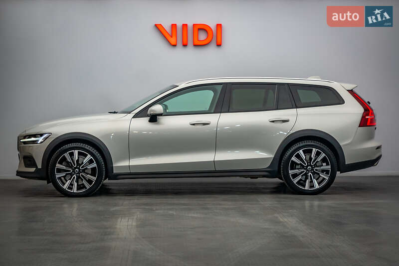 Универсал Volvo V60 Cross Country 2019 в Киеве фото 3 Универсал Volvo V60 Cross Country 2019 в Киеве
