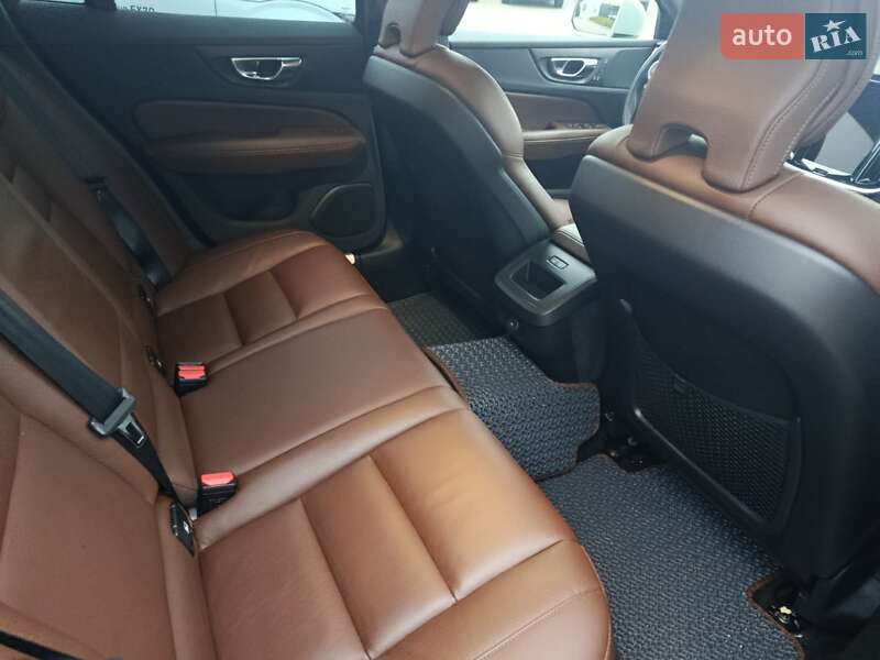 Универсал Volvo V60 Cross Country 2020 в Киеве