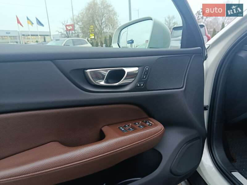 Универсал Volvo V60 Cross Country 2020 в Киеве