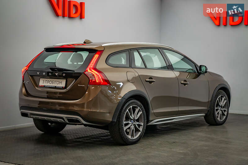 Универсал Volvo V60 Cross Country 2018 в Киеве