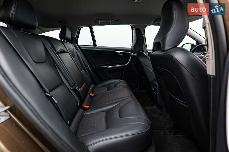 Универсал Volvo V60 Cross Country 2018 в Киеве