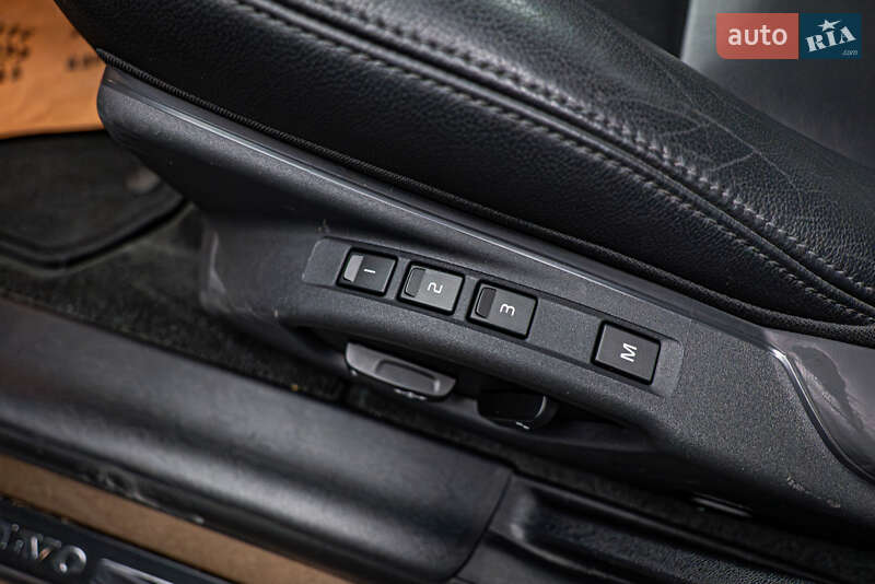 Универсал Volvo V60 Cross Country 2018 в Киеве