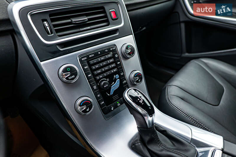 Универсал Volvo V60 Cross Country 2018 в Киеве