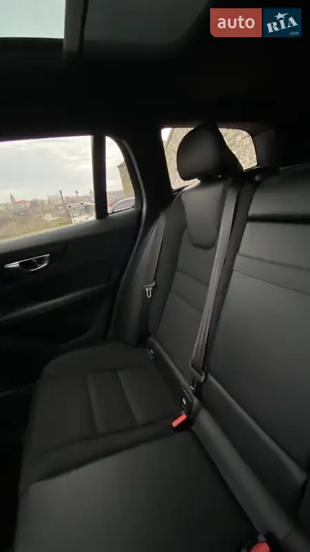 Volvo V60 2018 VIN YV1ZWA8UDK1006799 фото оголошення 19 з 60