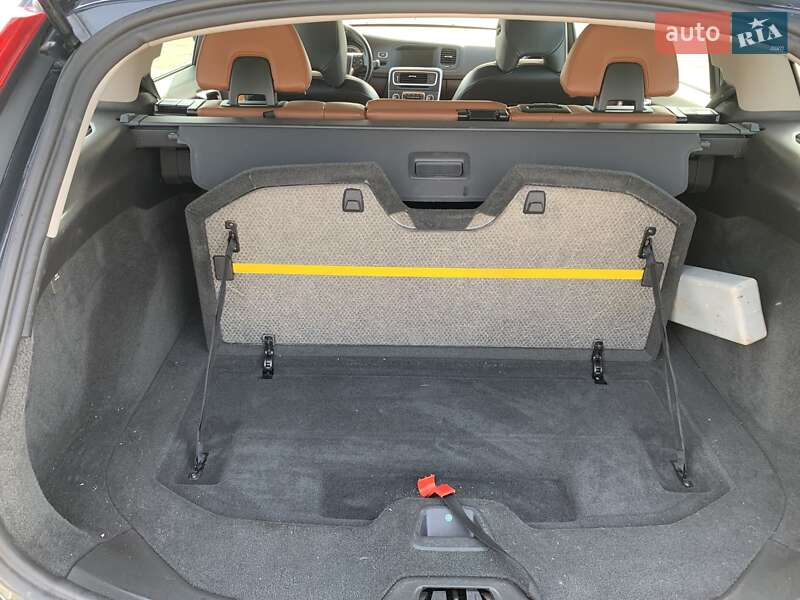 Универсал Volvo V60 2012 в Изюме